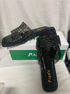 Pazzle Unity Black Jelly Sandal size 10 (runs small, read description)